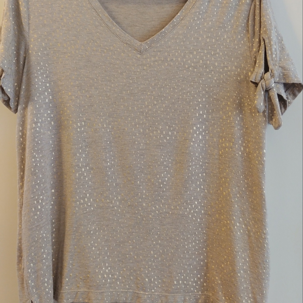 BNWOT S/S V-Neck w/ Tie Sleeve Detail